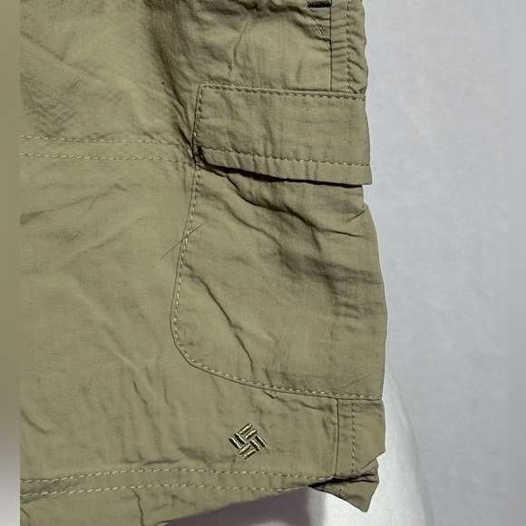 Columbia Tan Cargo Shorts with Relaxed Fit Size 6 - Picture 3 of 7
